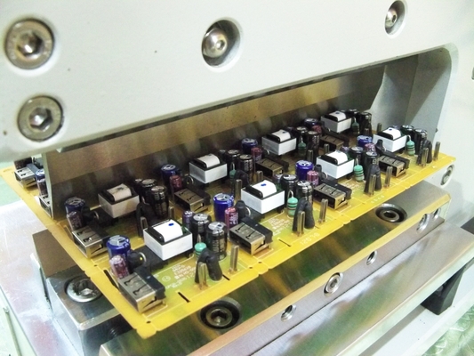 PCB V-Snijmachine met solide ijzeren frame en 2 scherpe lineaire messen