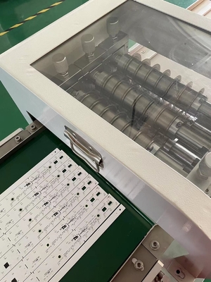 PCB-afbouwmachine met hoge snelheid staalbladen en transportbandlijn