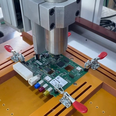 Hoge precisie 3-assige desktop pcb-routermachine voor herhaalbaarheid van het aandrijfsysteem van 0,02 mm