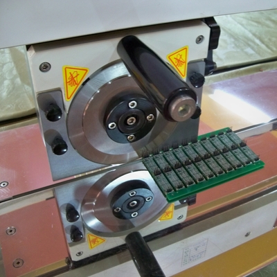 PCB-separator voor mobiele elektronica met stalen lineaire en cirkelvormige bladen