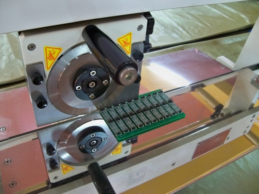 CWV-1M PCB-afschilders met verstelbare lineaire en cirkelvormige bladen