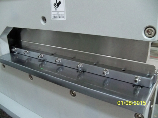 Professionele PCB-V-snijmachine voor nauwkeurige scheiding van dunne en delicate platen