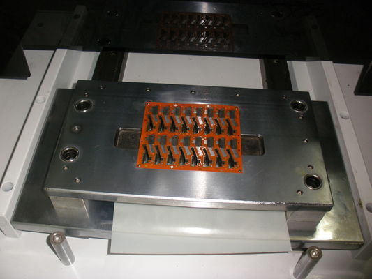 SKD11 de goud Geplateerde Hoge snelheid van de het Ponsenmachine van PCB van de Metaalmatrijs