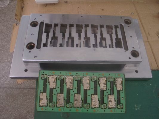 SKD11 de goud Geplateerde Hoge snelheid van de het Ponsenmachine van PCB van de Metaalmatrijs