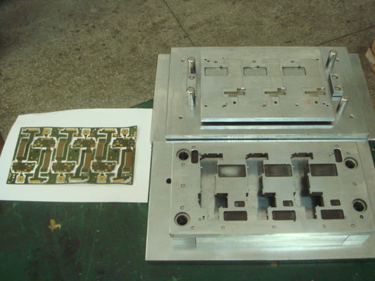 Qc-10 aangepast van de Machinepcb van het Matrijzenmetaal het Ponsenhulpmiddel IATF16949