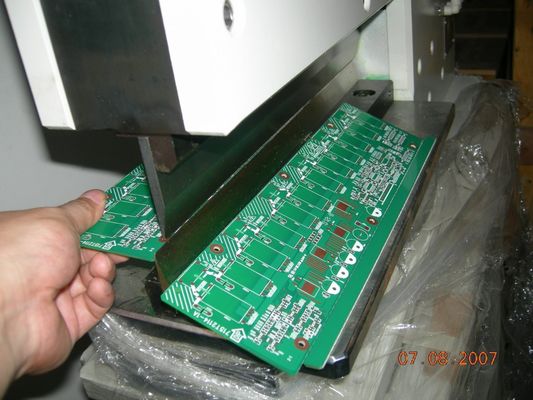 De Snijmachine van PCB van de guillotinesnijder voor Metaalraad met Lineaire Bladen