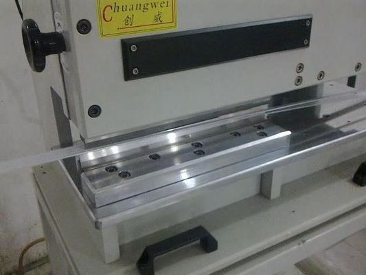PCB-V-snijmachine voor aluminiumsubstraat 220V RUV pneumatisch