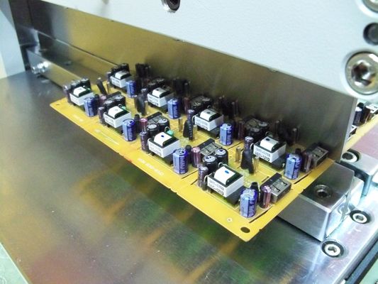 Het Gebruiks v-Besnoeiing van de aluminiumraad PCB-Separator met de Bladen van het de Hoge snelheidsstaal van Japan