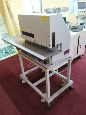 GMC L780mm motoriseerde Lineaire Bladpcb V sneed Machine/PCB-Scheerbeurtsnijder