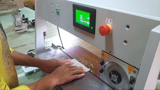 De v-Besnoeiing van L500mm300mm/s PCB Depaneling Machine voor Schakelaarraad